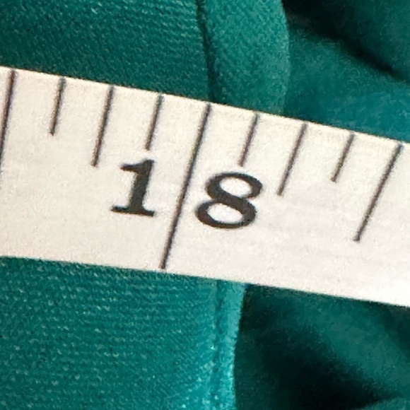 Speechless sz sm dressy dress in emerald faux decorative pin accent. - Picture 4 of 15